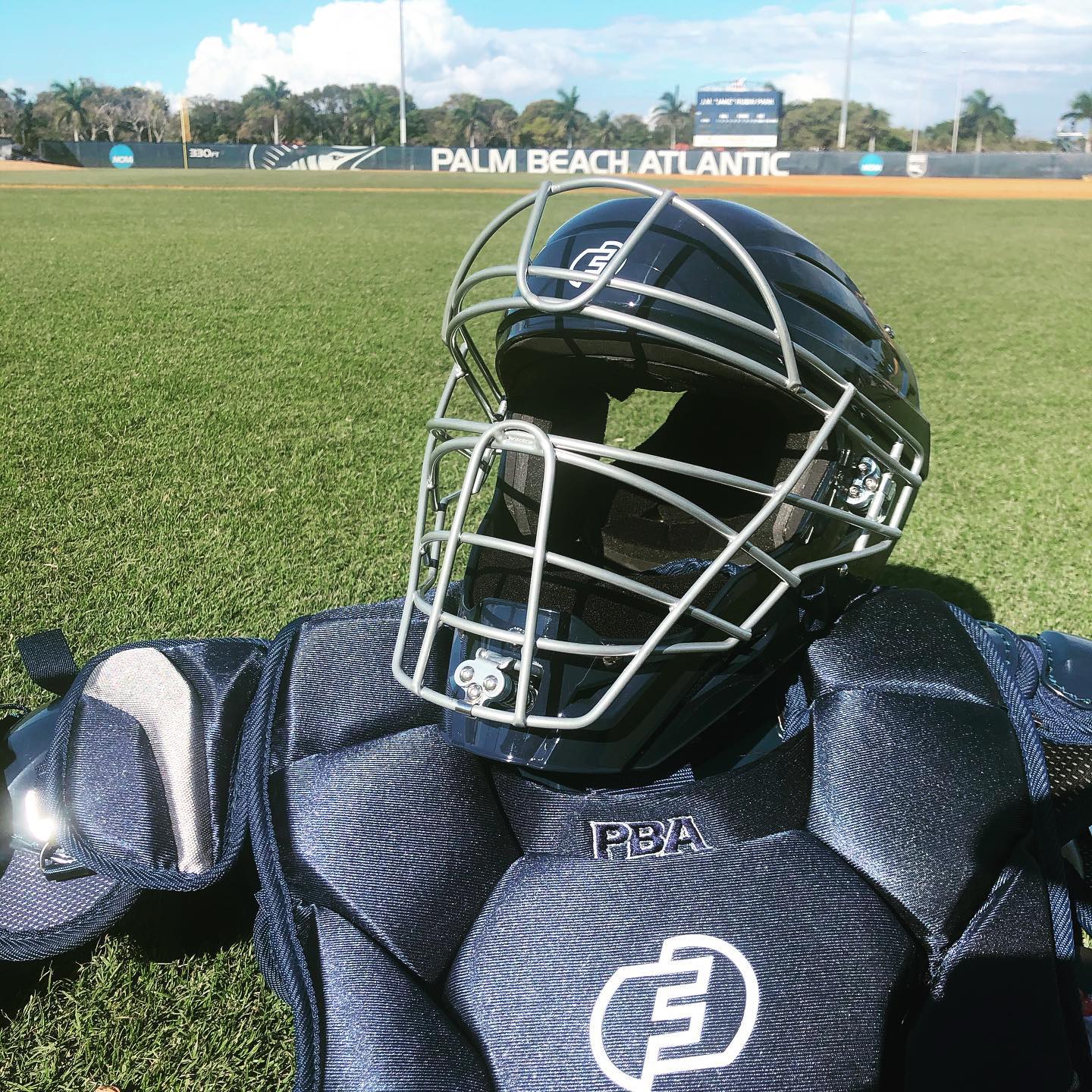 Force3 Hockey Style Defender Catcher's Helmet: BD22 – Diamond Sport Gear